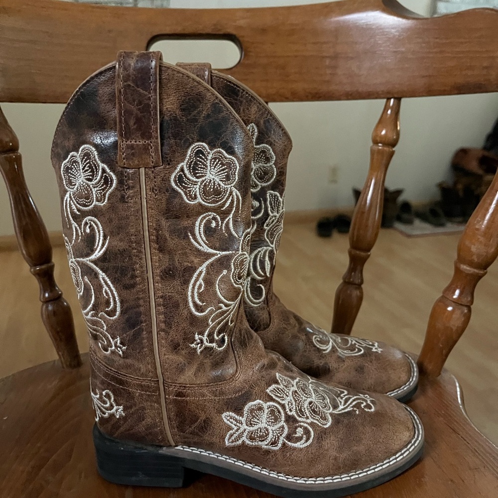 SHYANNE GIRLS' LITTLE LASY FLORAL EMBROIDERED WESTERN BOOTS - BROAD SQUARE TOE